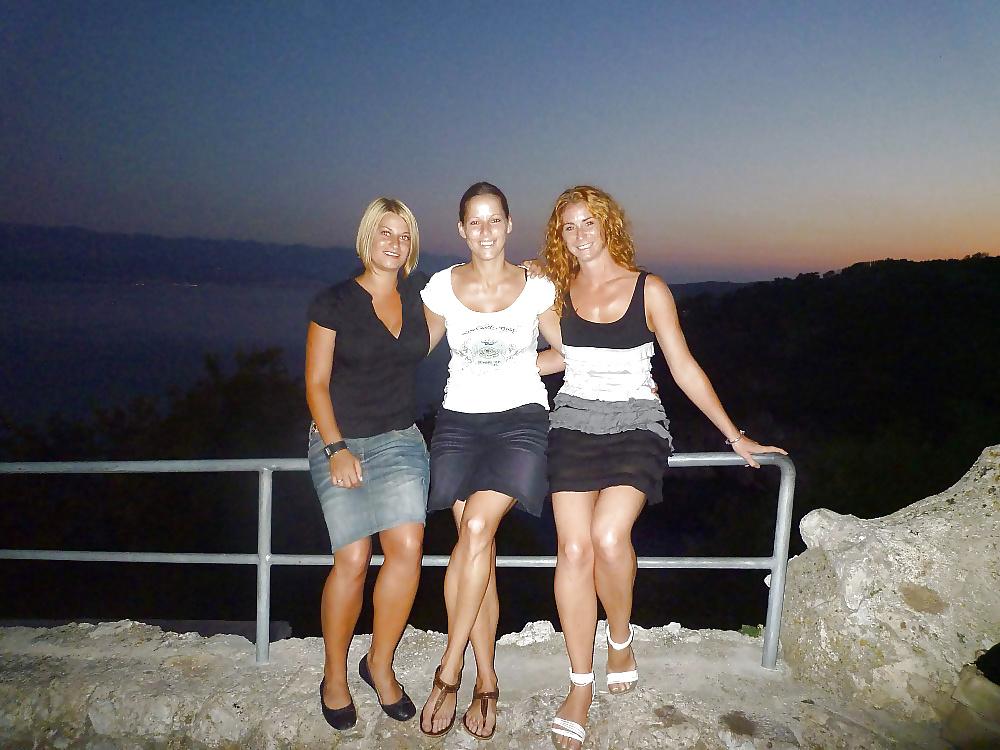 15P Friends on vacation