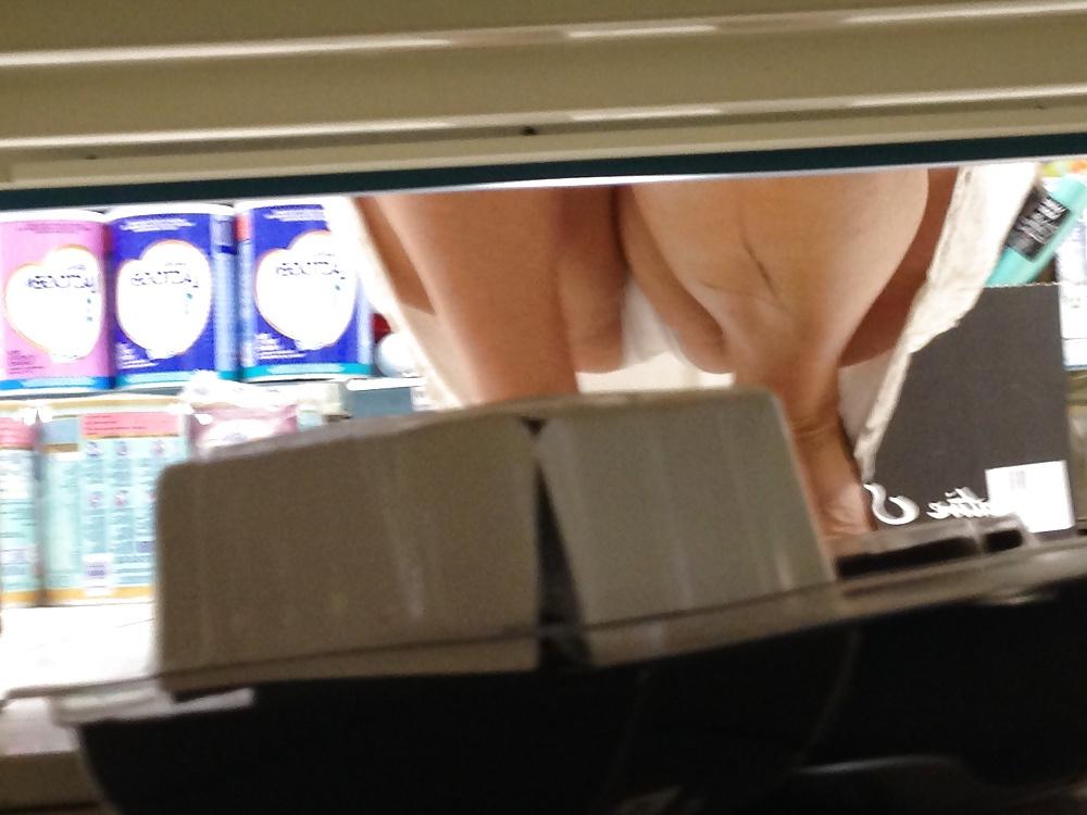 8P Milf Upskirt Checkers Shopping
