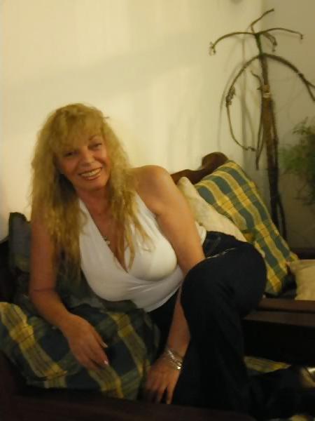 25P Blondes Moms Non Nude