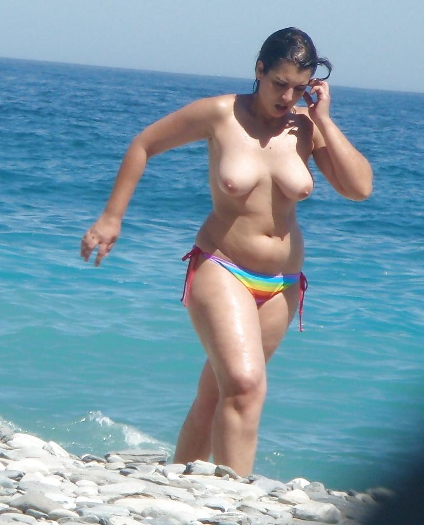 25P Candid Mature Bikini - Big Boobs - Bikini Tits Voyeur