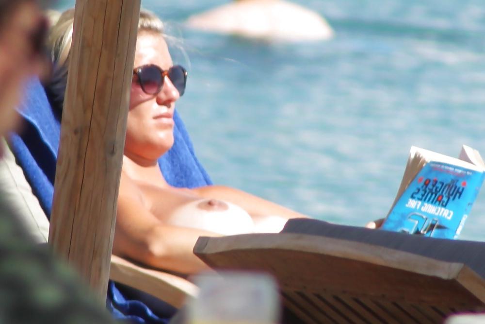 25P Candid Mature Bikini - Big Boobs - Bikini Tits Voyeur