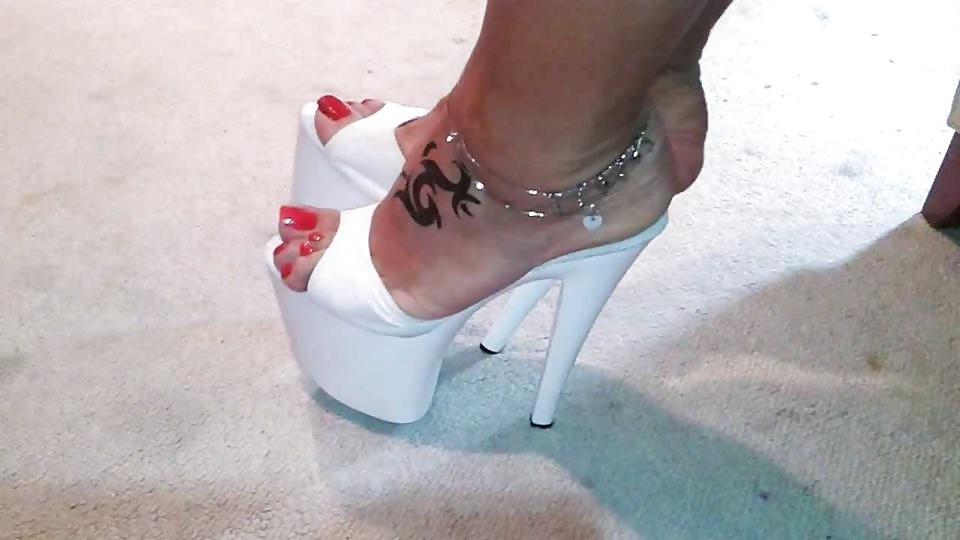 25P High heel mules and clogs