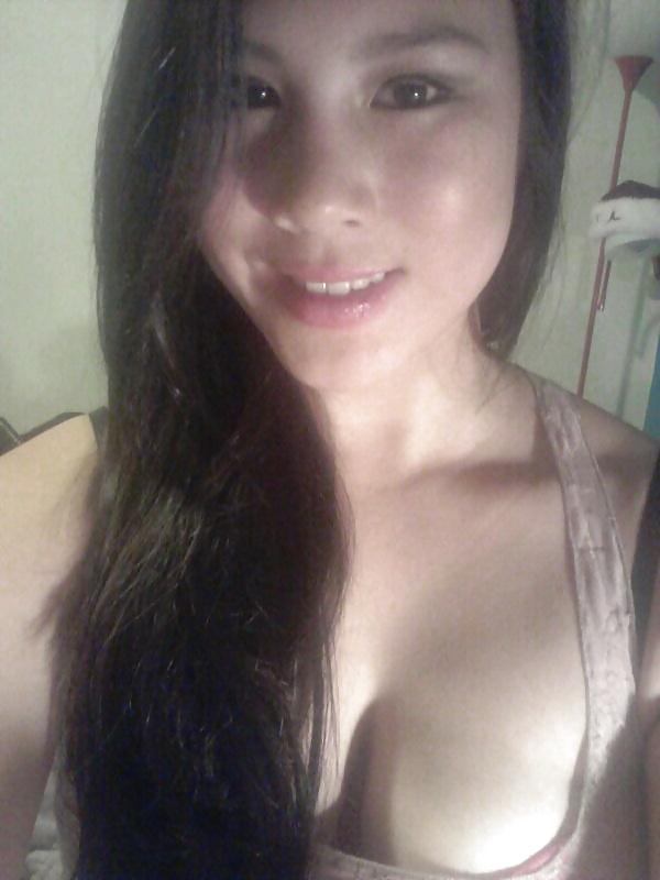 19P Leaked photos of asian girl sending selfies to boyfriend