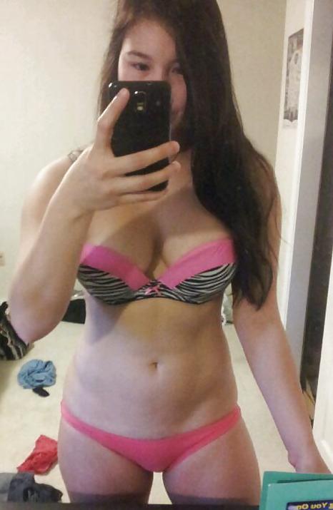 19P Leaked photos of asian girl sending selfies to boyfriend