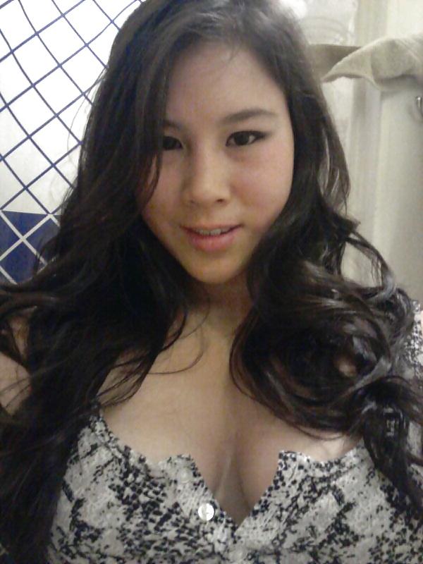 19P Leaked photos of asian girl sending selfies to boyfriend