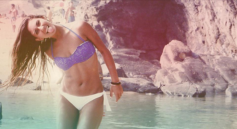 25P Who doesnt love bikini girls??