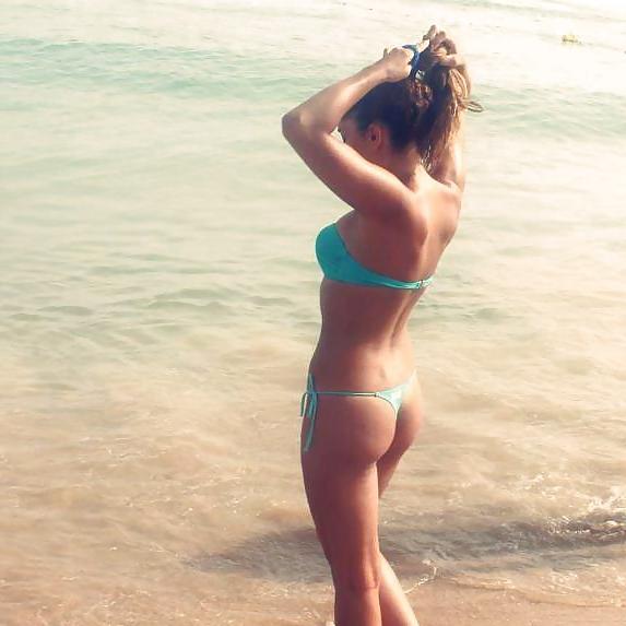 25P Who doesnt love bikini girls??
