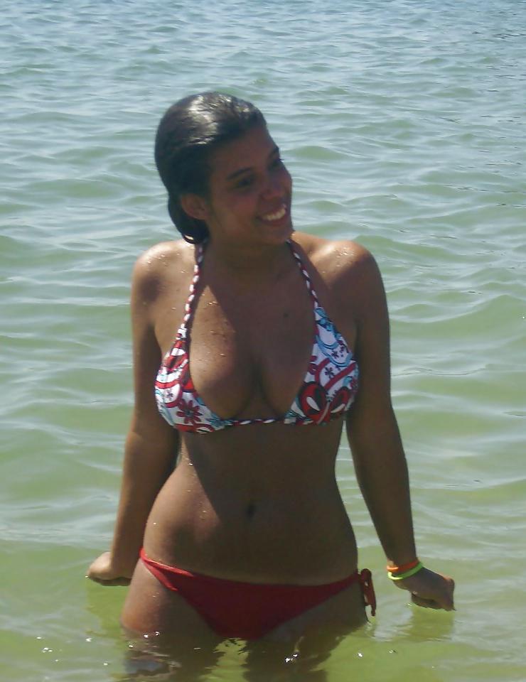 25P Who doesnt love bikini girls??
