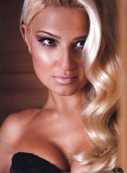 25P Greek celeb faiy skorda