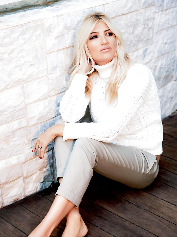 25P Greek celeb faiy skorda