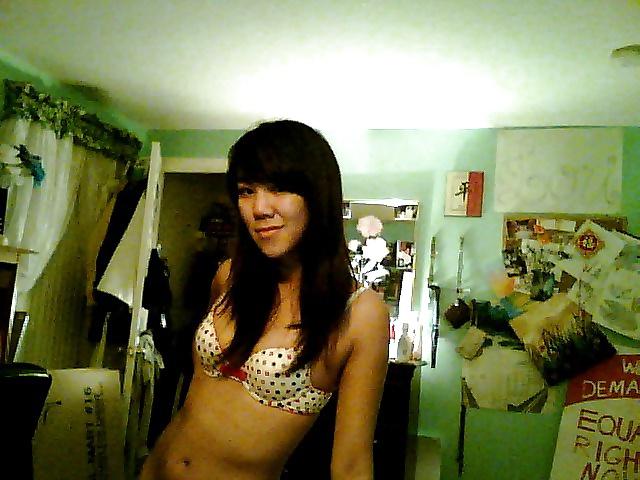 25P Desperate Asian Girlfriend gets naked for her lover