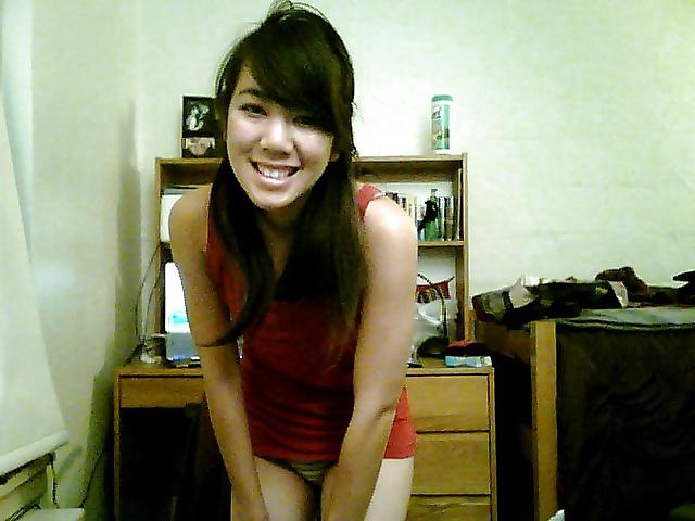 25P Desperate Asian Girlfriend gets naked for her lover