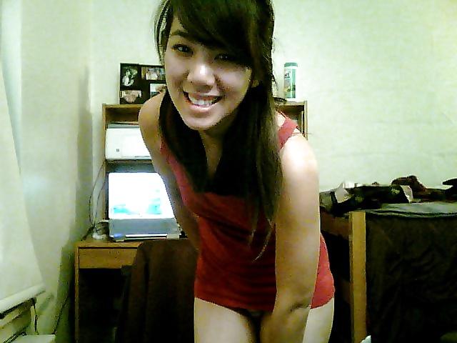 25P Desperate Asian Girlfriend gets naked for her lover