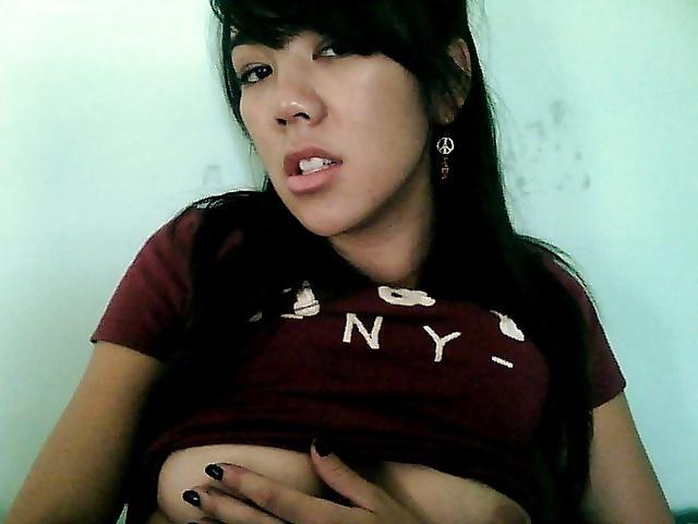 25P Desperate Asian Girlfriend gets naked for her lover