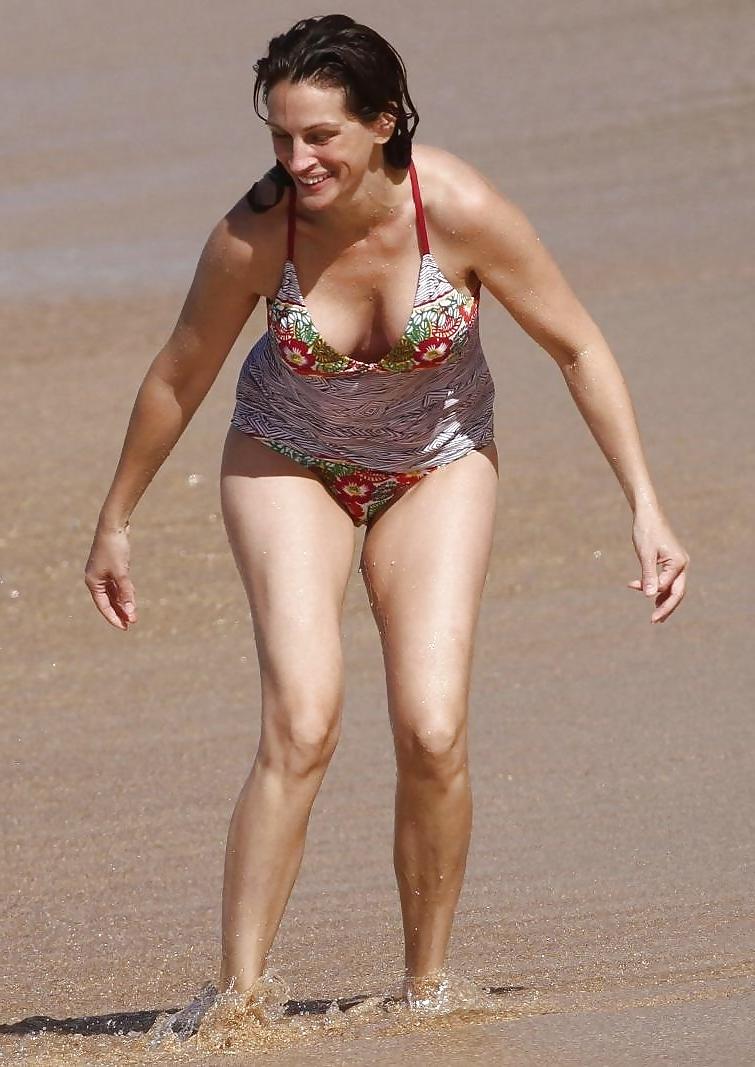 25P Candid Mature Upskirt - Ass Voyeur Celibrity - Butt Bikini 