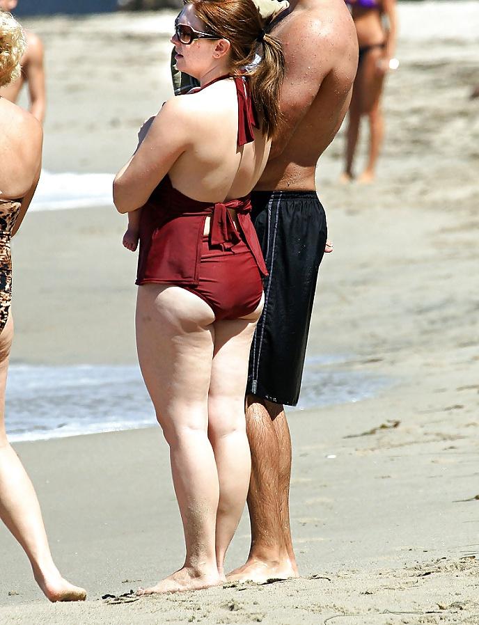 25P Candid Mature Upskirt - Ass Voyeur Celibrity - Butt Bikini 