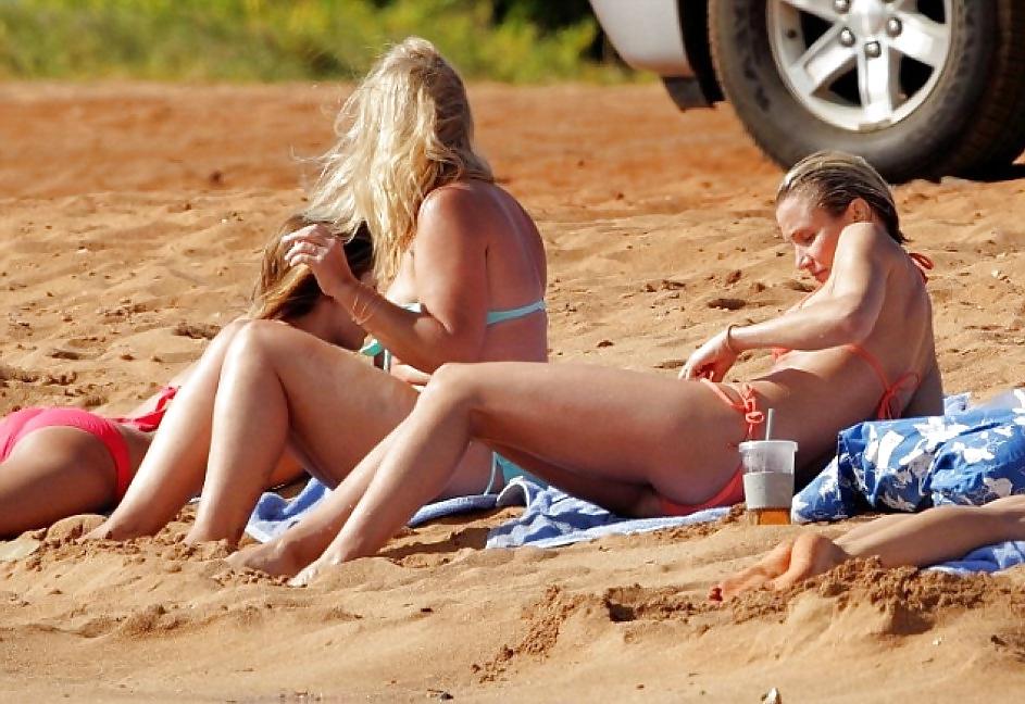 25P Candid Mature Upskirt - Ass Voyeur Celibrity - Butt Bikini 