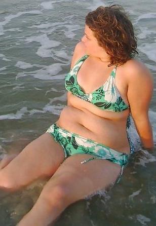 25P Sexy Plumpers in bikini