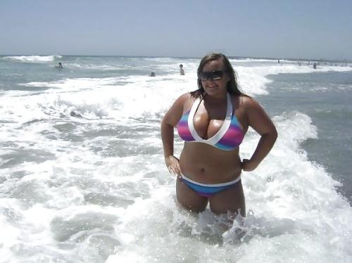25P Sexy Plumpers in bikini