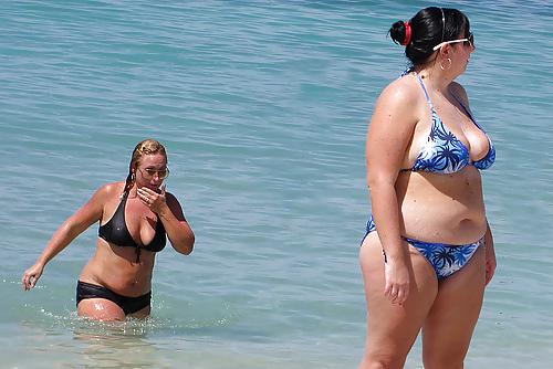 25P Sexy Plumpers in bikini