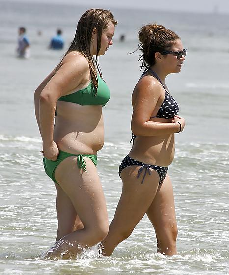 25P Sexy Plumpers in bikini