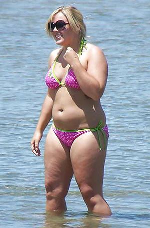 25P Sexy Plumpers in bikini