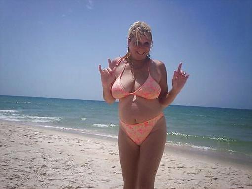 25P Sexy Plumpers in bikini