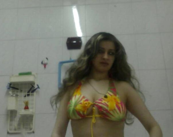 25P Amazing Arabic Lady Showing Everything 2