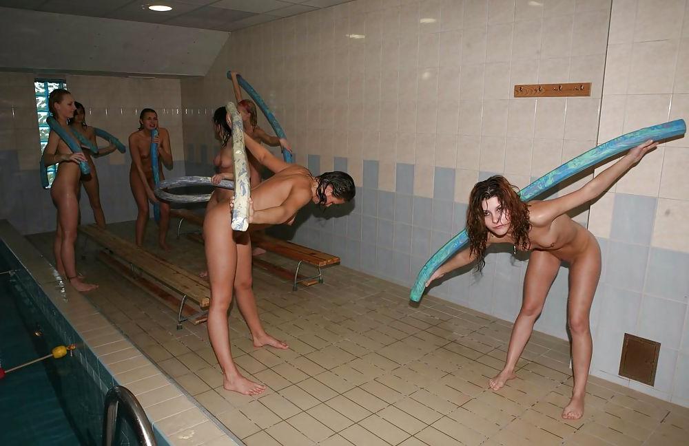 22P Nude Women In Group 5