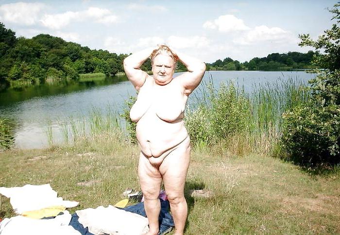 20P Older women naked outdoor.