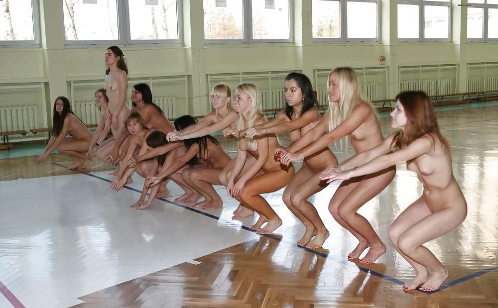 23P Nude Women In Group 7