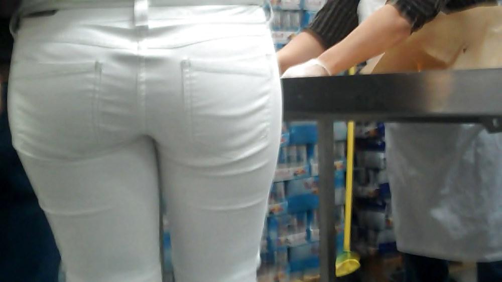 25P Nice sexy ass & butt in white jeans looking good