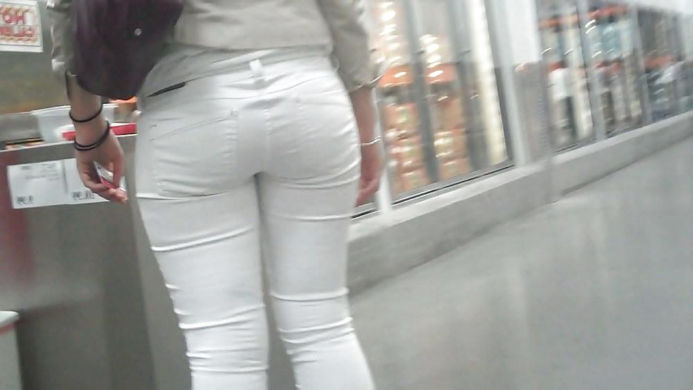 25P Nice sexy ass & butt in white jeans looking good