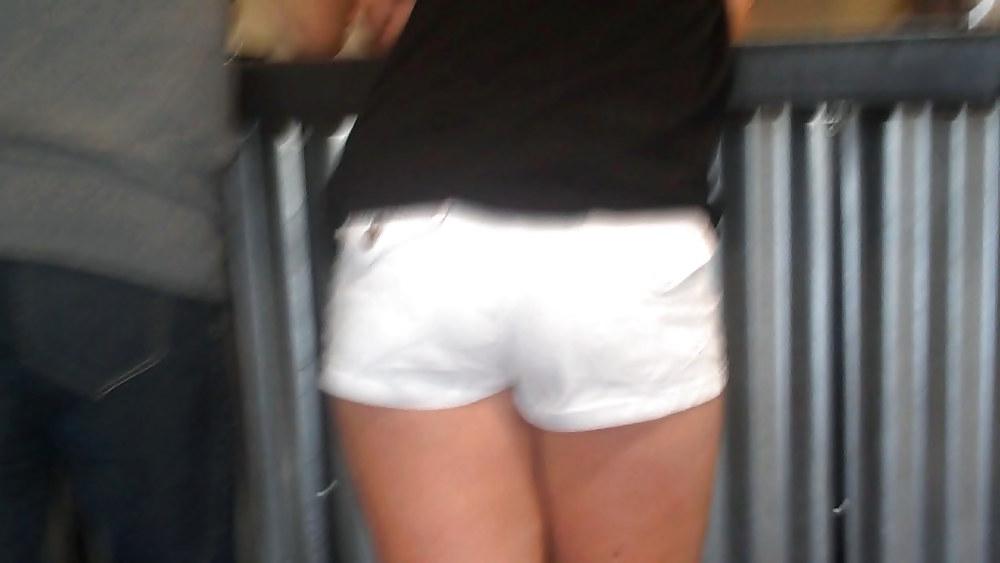 9P Girl at the counter in cut off jeans loving her butt & ass