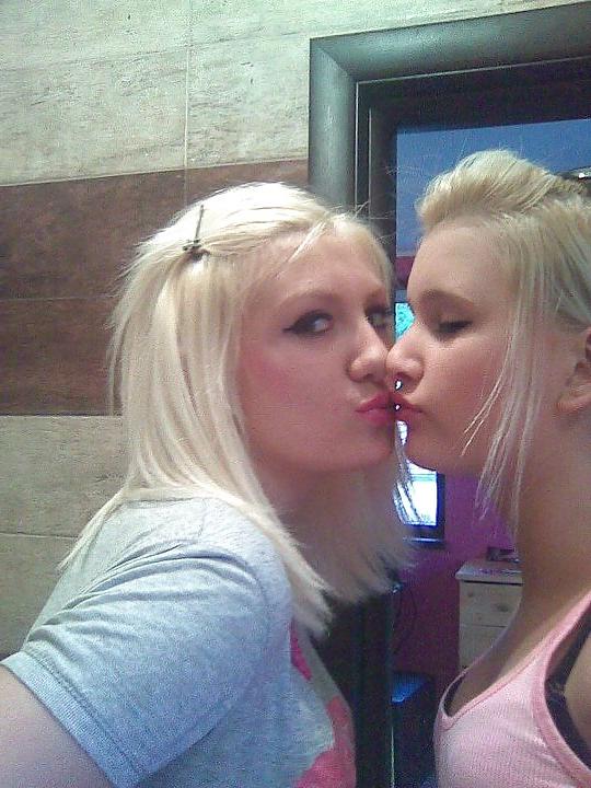 25P Greek Teen Girls 5