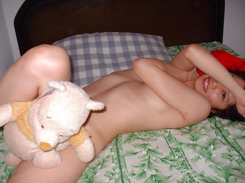 25P Hairy asian girl showing herself