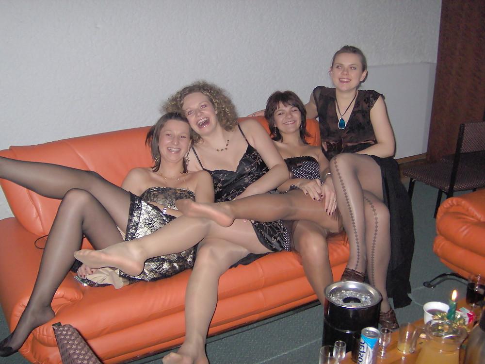 16P UPSKIRT - WIE SIEHT ES DRUNTER AUS 2 ?