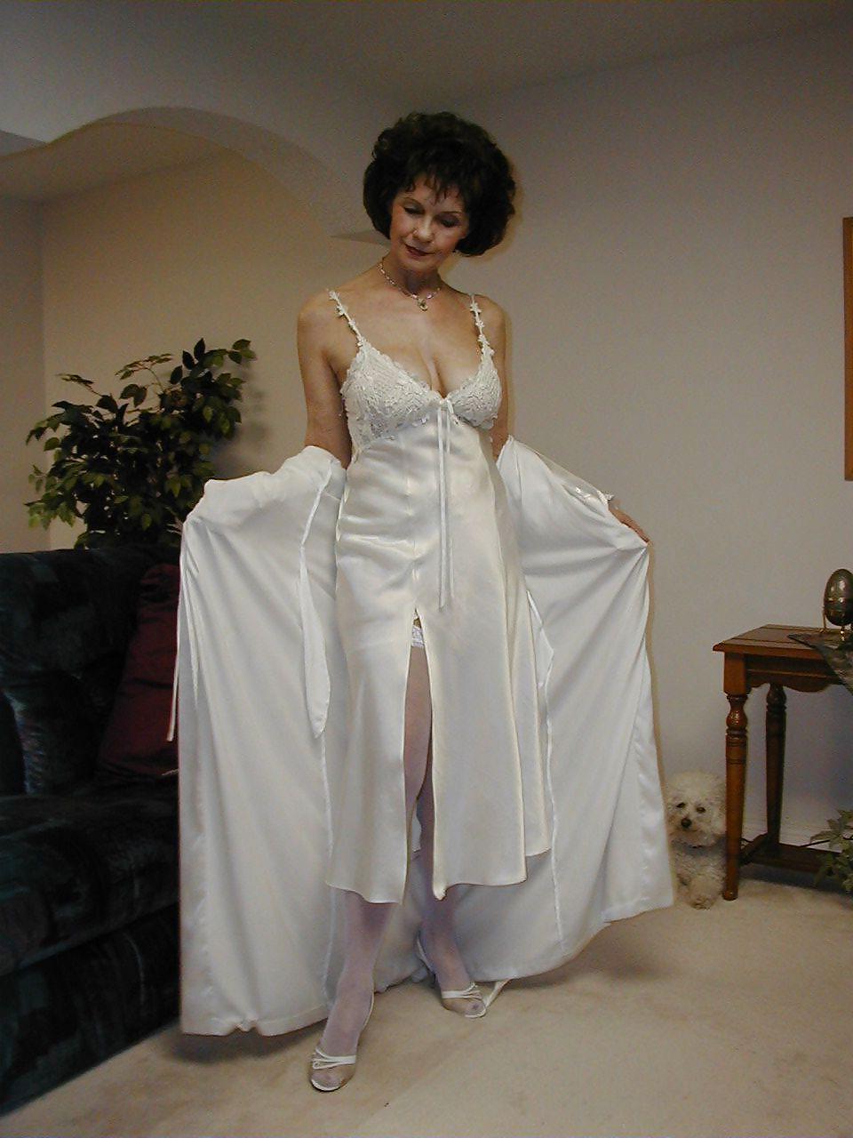 21P Elegant Granny