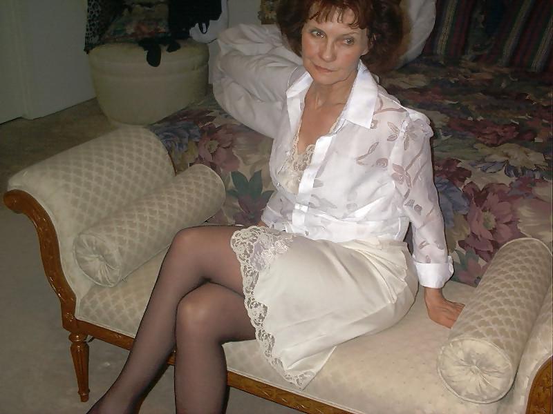 21P Elegant Granny
