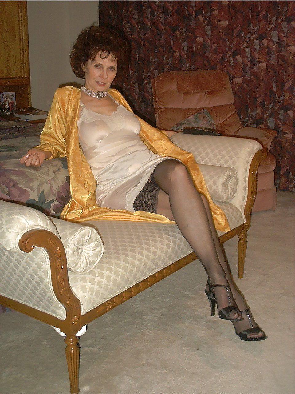 21P Elegant Granny