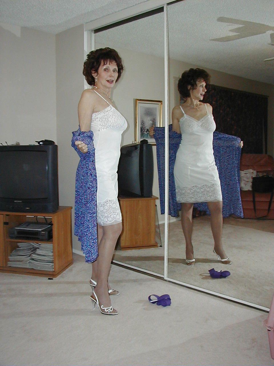 21P Elegant Granny