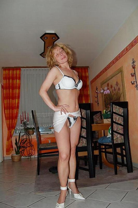 25P Wonderful Mature Lady