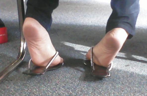 25P Asian feet