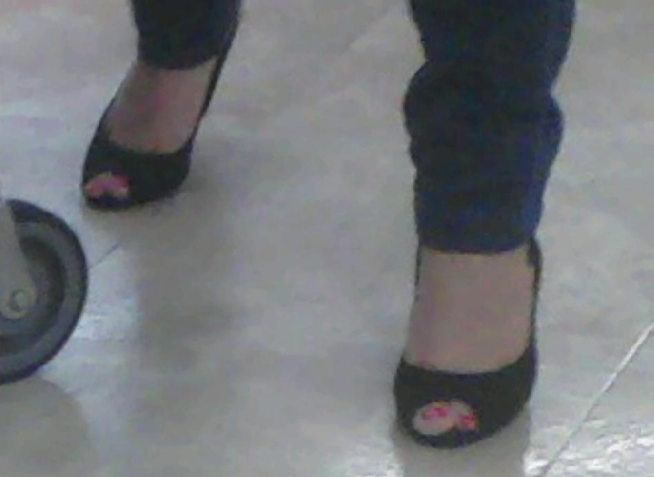 25P Asian feet