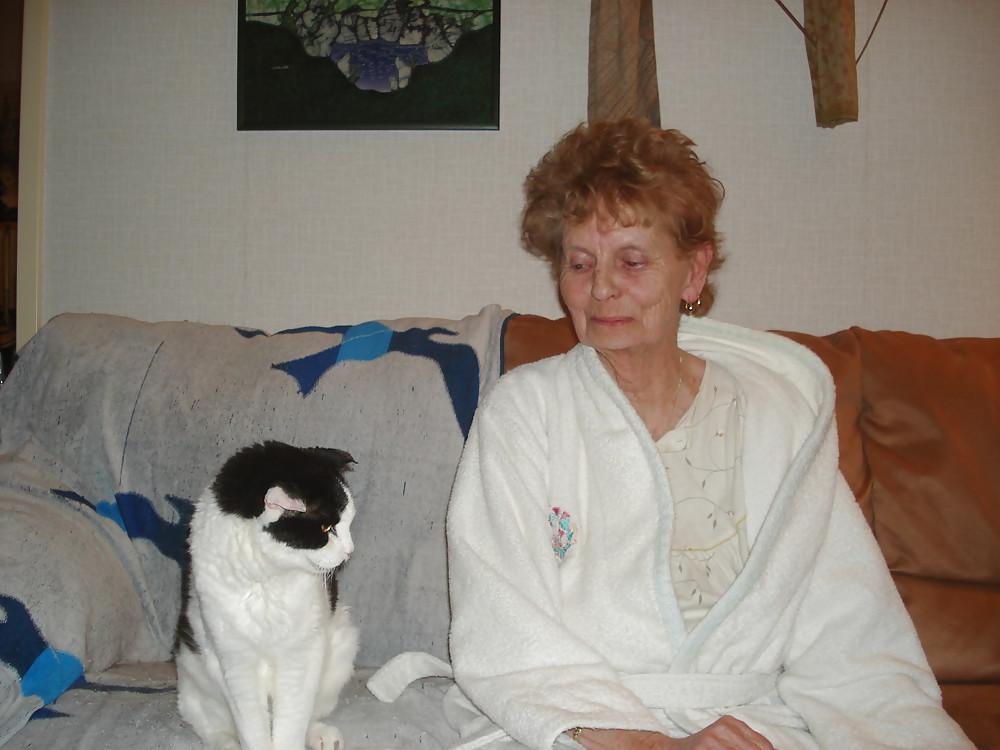 22P 80-years old granny