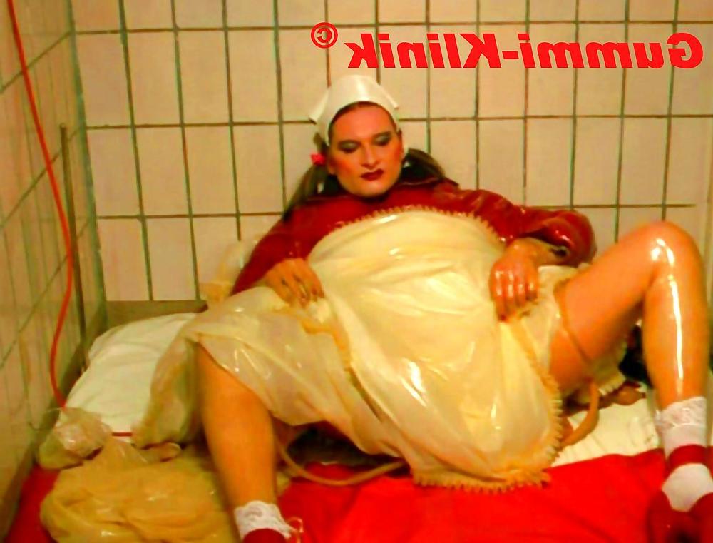 15P Kinky tranny in rubber clinic
