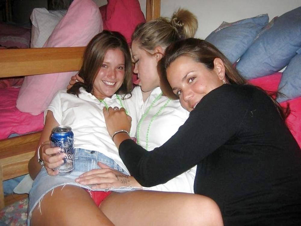 6P SEXY CELEBS UPSKIRT PUSSY LIPS