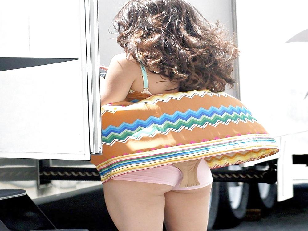 6P SEXY CELEBS UPSKIRT PUSSY LIPS