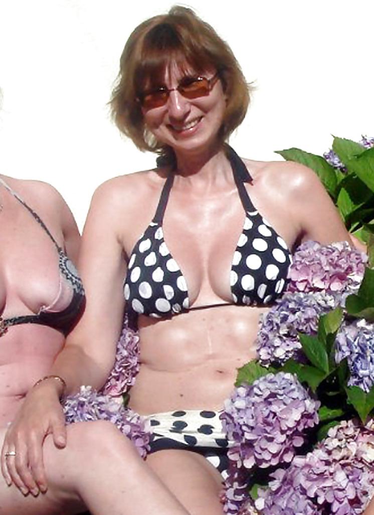 25P Russian Mother and Daughter