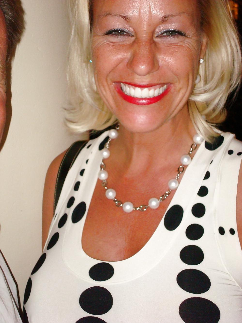25P Sweet Mature Lady
